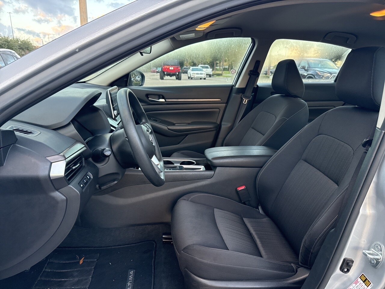 2024 Nissan Altima 2.5 SV photo 4