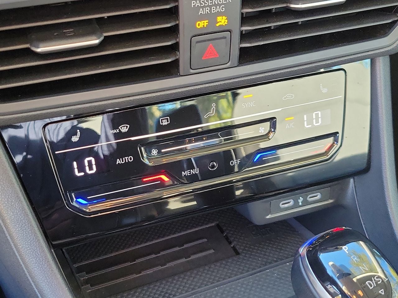 2025 Volkswagen Jetta SE - Photo 26