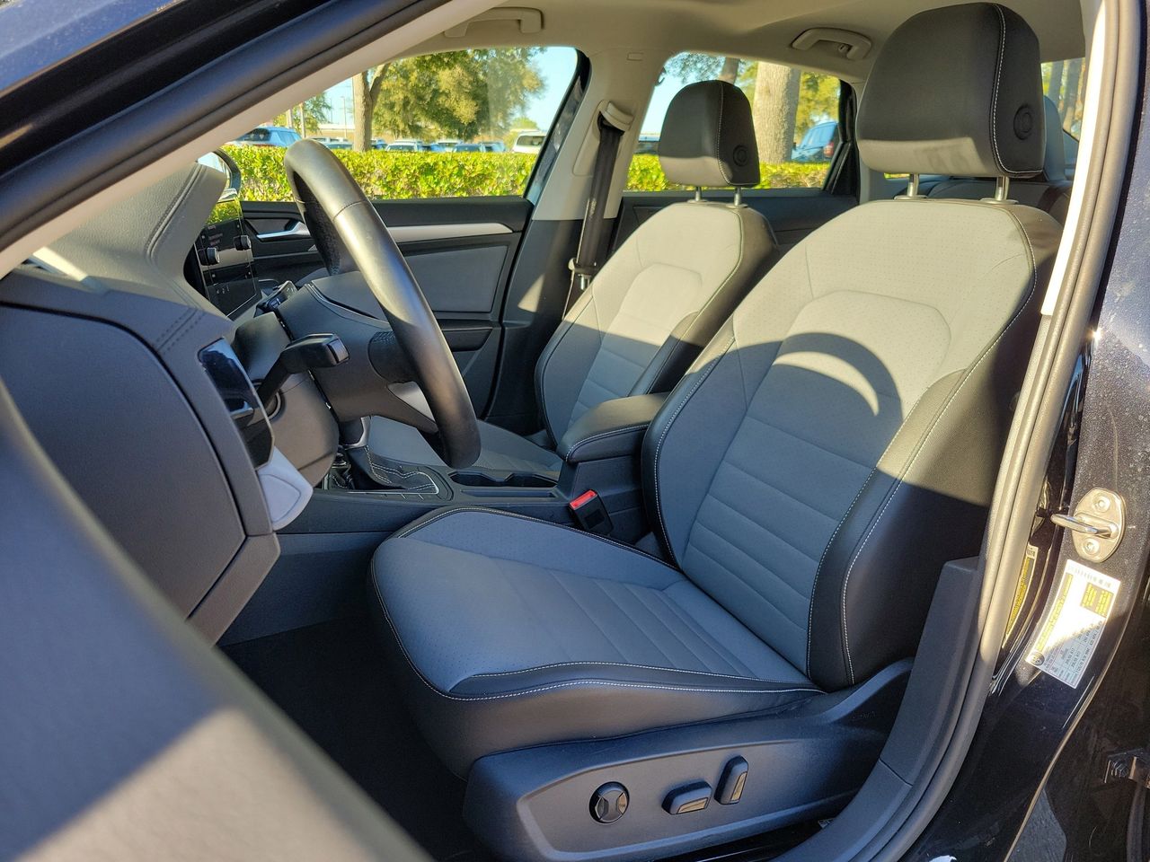 2025 Volkswagen Jetta SE - Photo 16