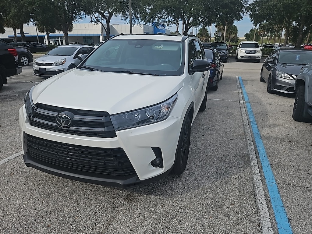 Used 2019 Toyota Highlander SE SUV
