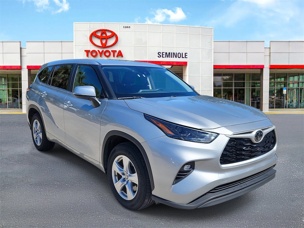 Used 2024 Toyota Highlander LE SUV