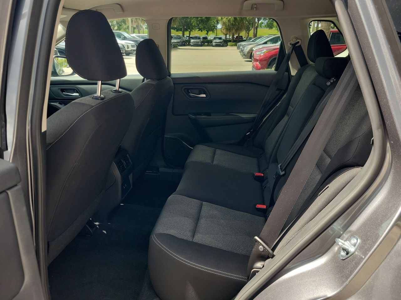 2025 Nissan Rogue SV - Photo 10