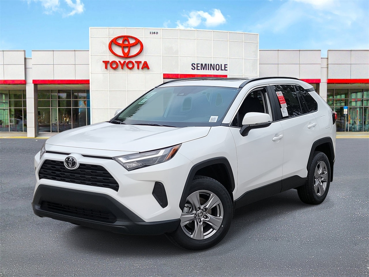 2025 Toyota RAV4 XLE's photo