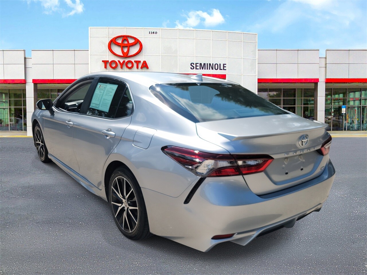 2023 Toyota Camry SE photo 4