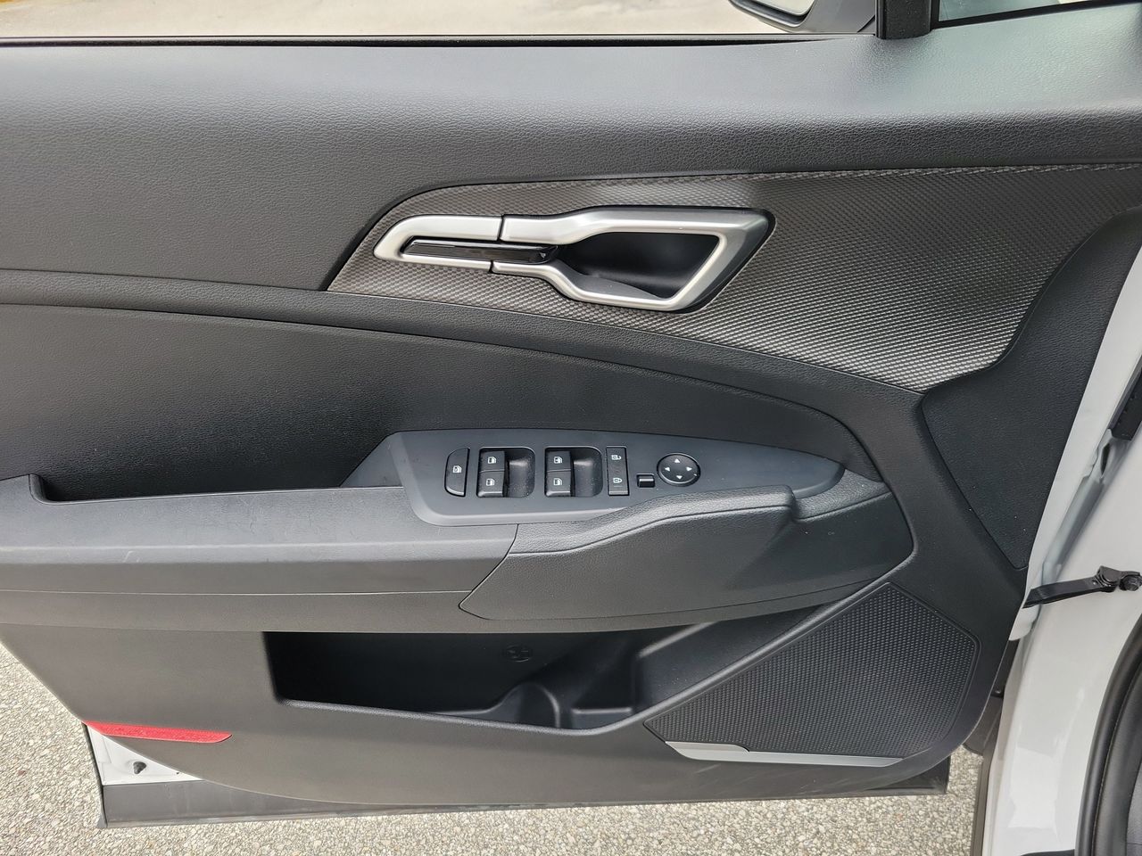 2025 Kia Sportage LX - Photo 12