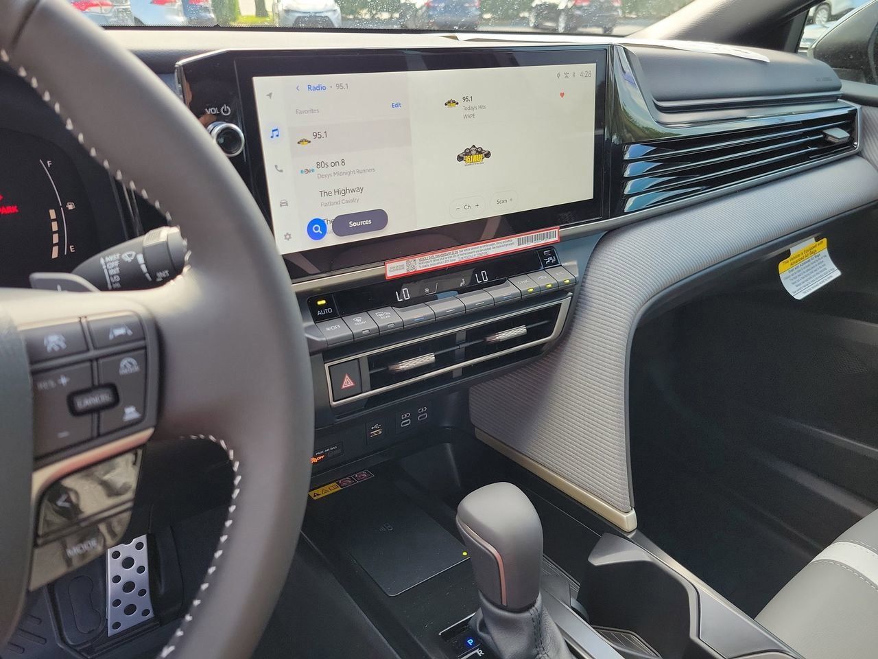 2026 Toyota Camry SE - Photo 23