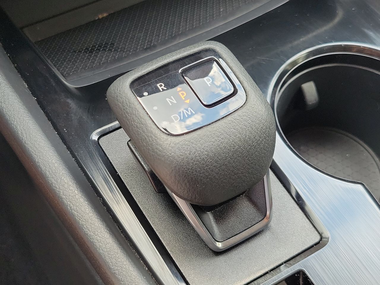 2025 Nissan Rogue SV - Photo 27