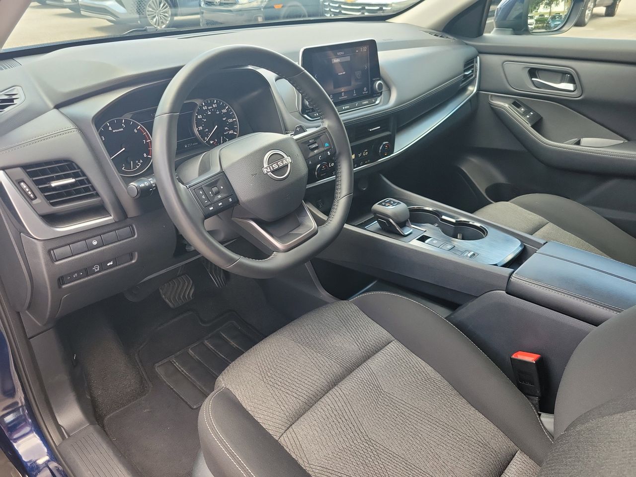 2025 Nissan Rogue SV - Photo 15