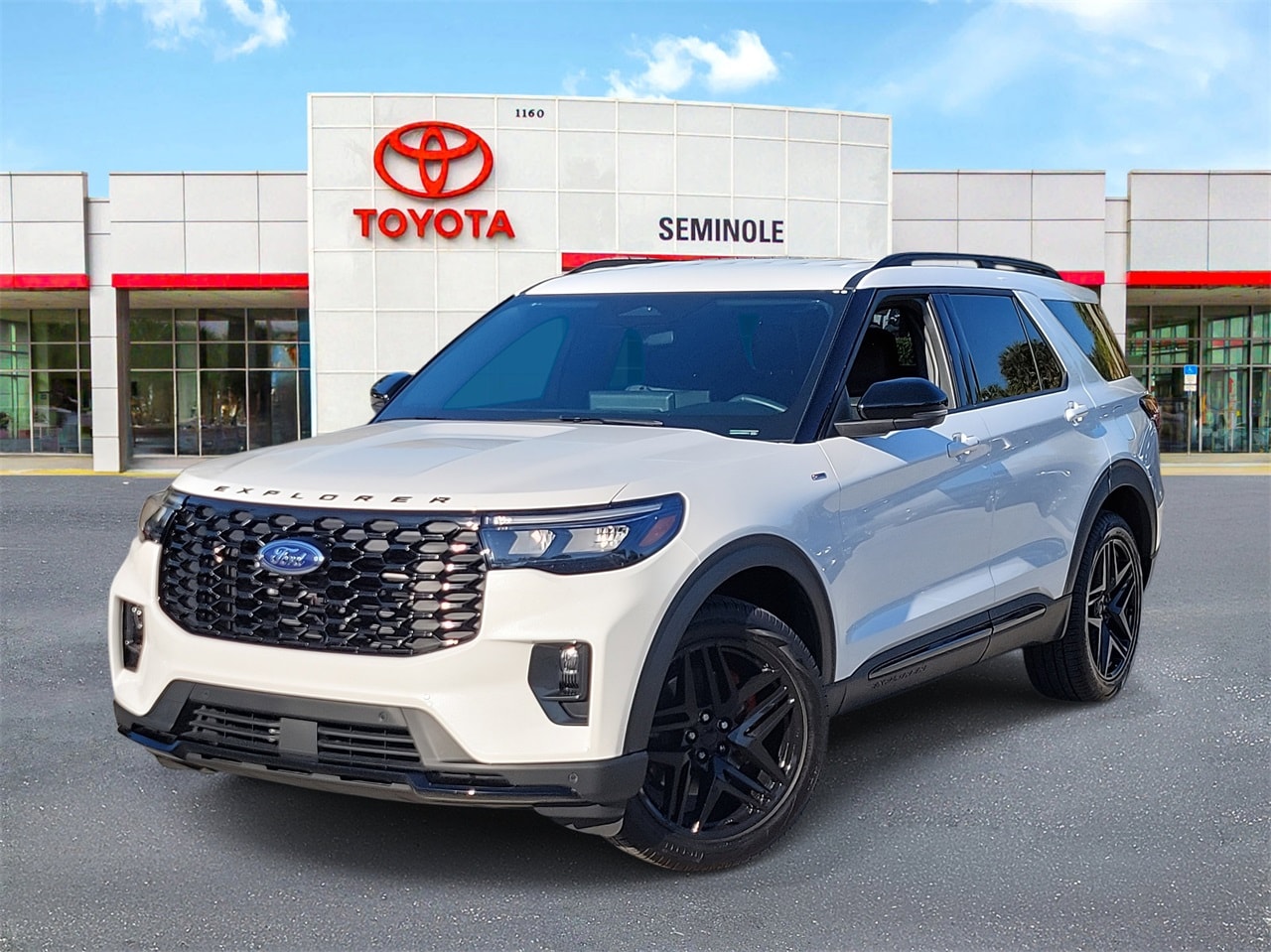 2025 Ford Explorer ST-LINE's photo