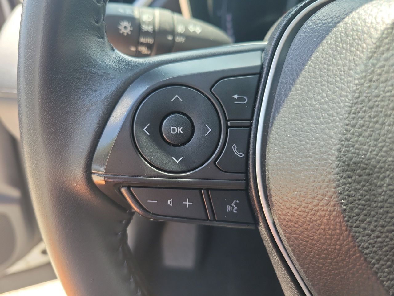 2025 Toyota Corolla Cross XLE - Photo 19