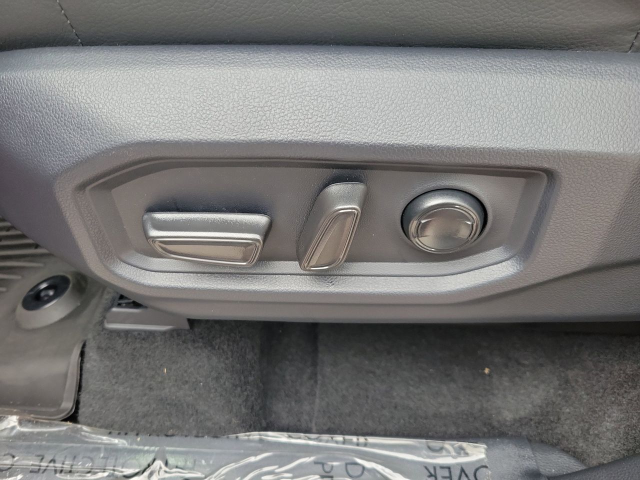 2026 Toyota Tundra Limited - Photo 18