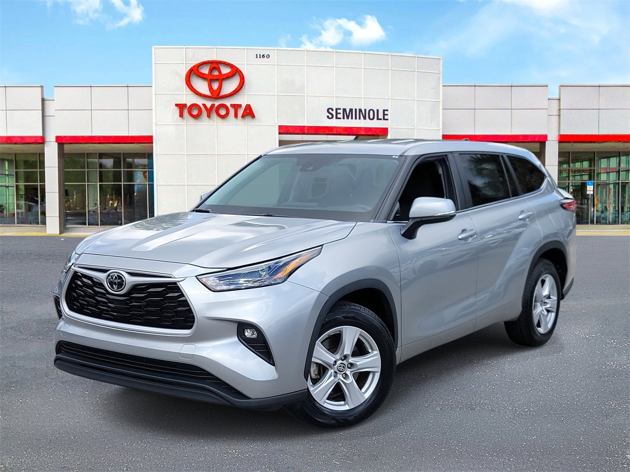 2023 Toyota Highlander LE's photo