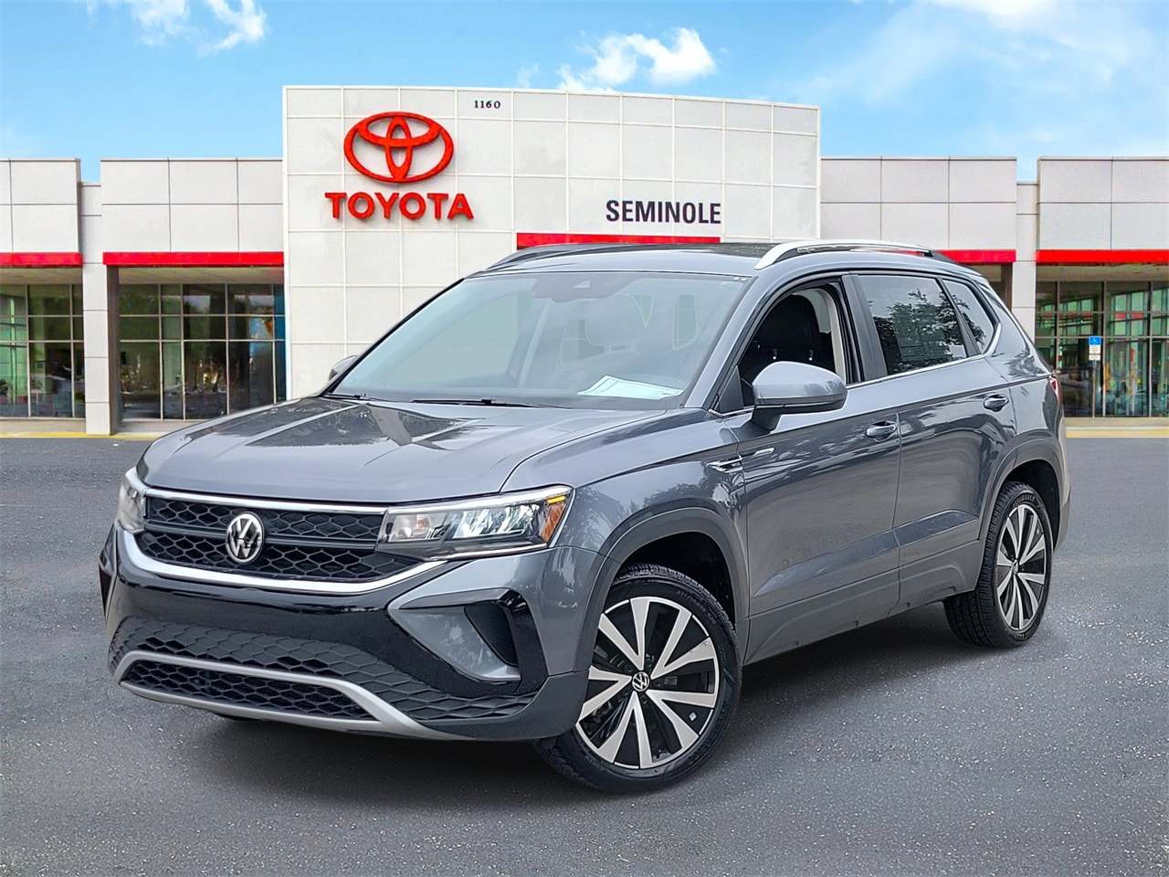 2024 Volkswagen Taos SE's photo