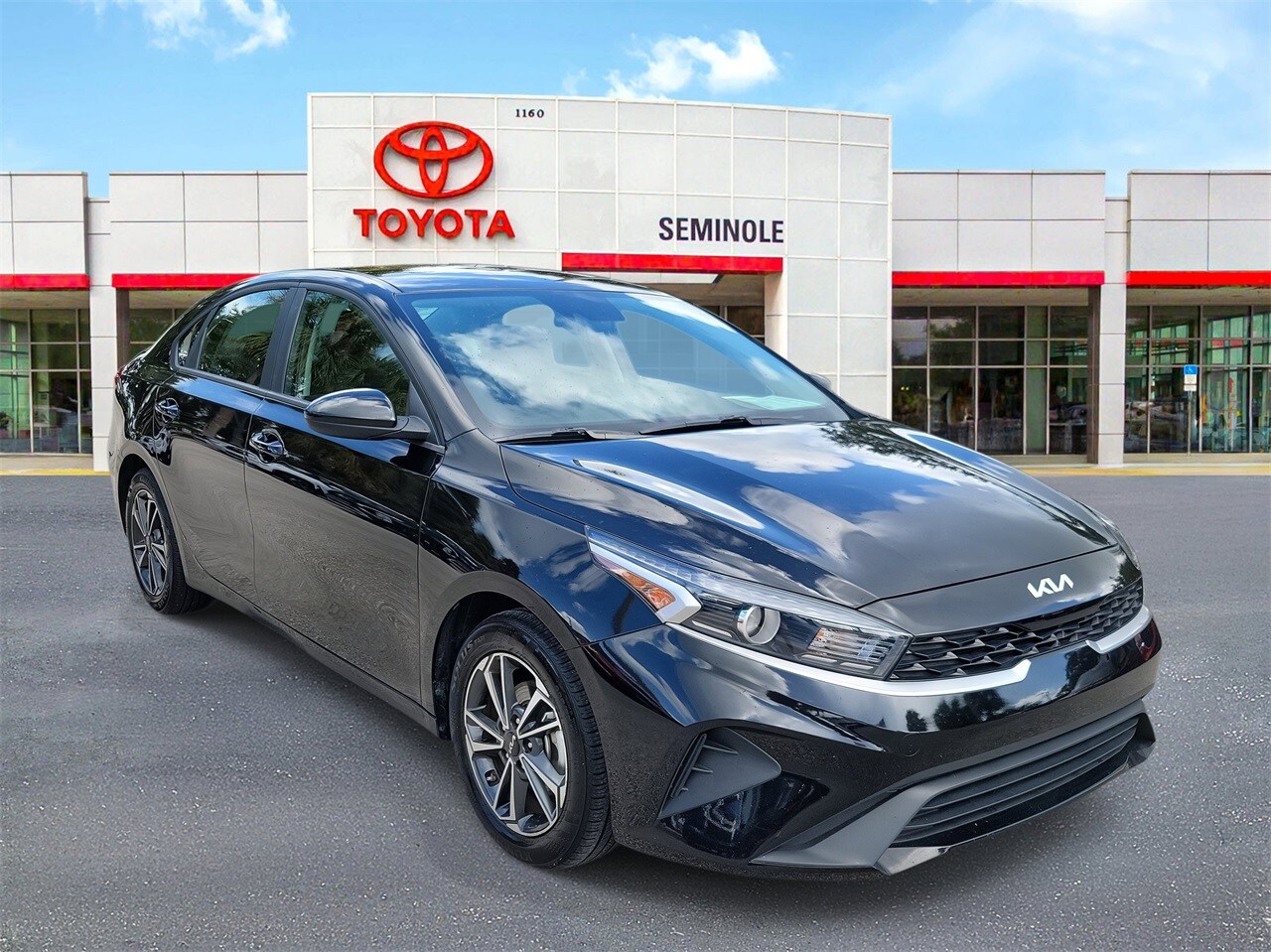 2024 Kia Forte LXS photo 2
