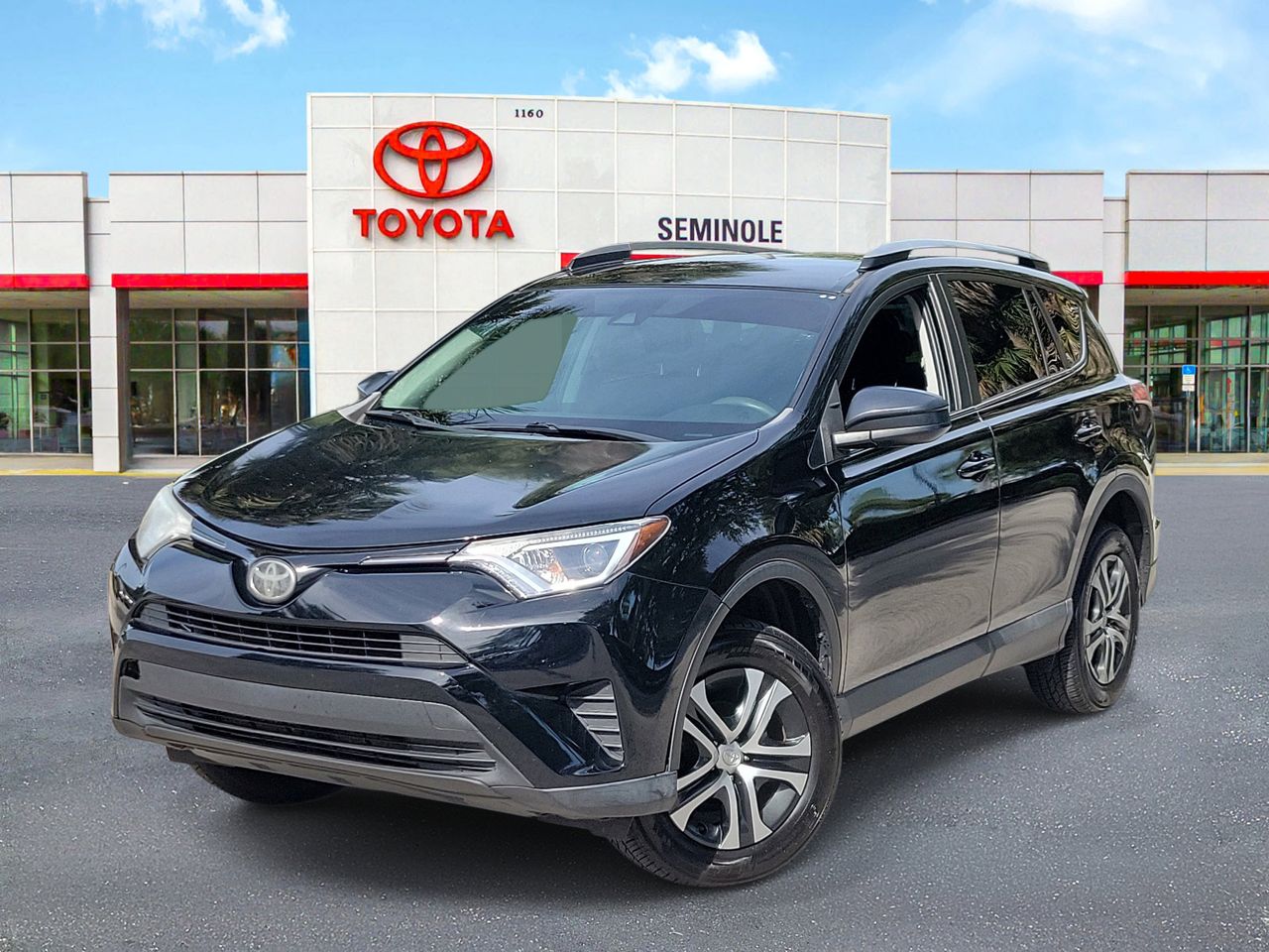 2017 Toyota RAV4 LE's photo
