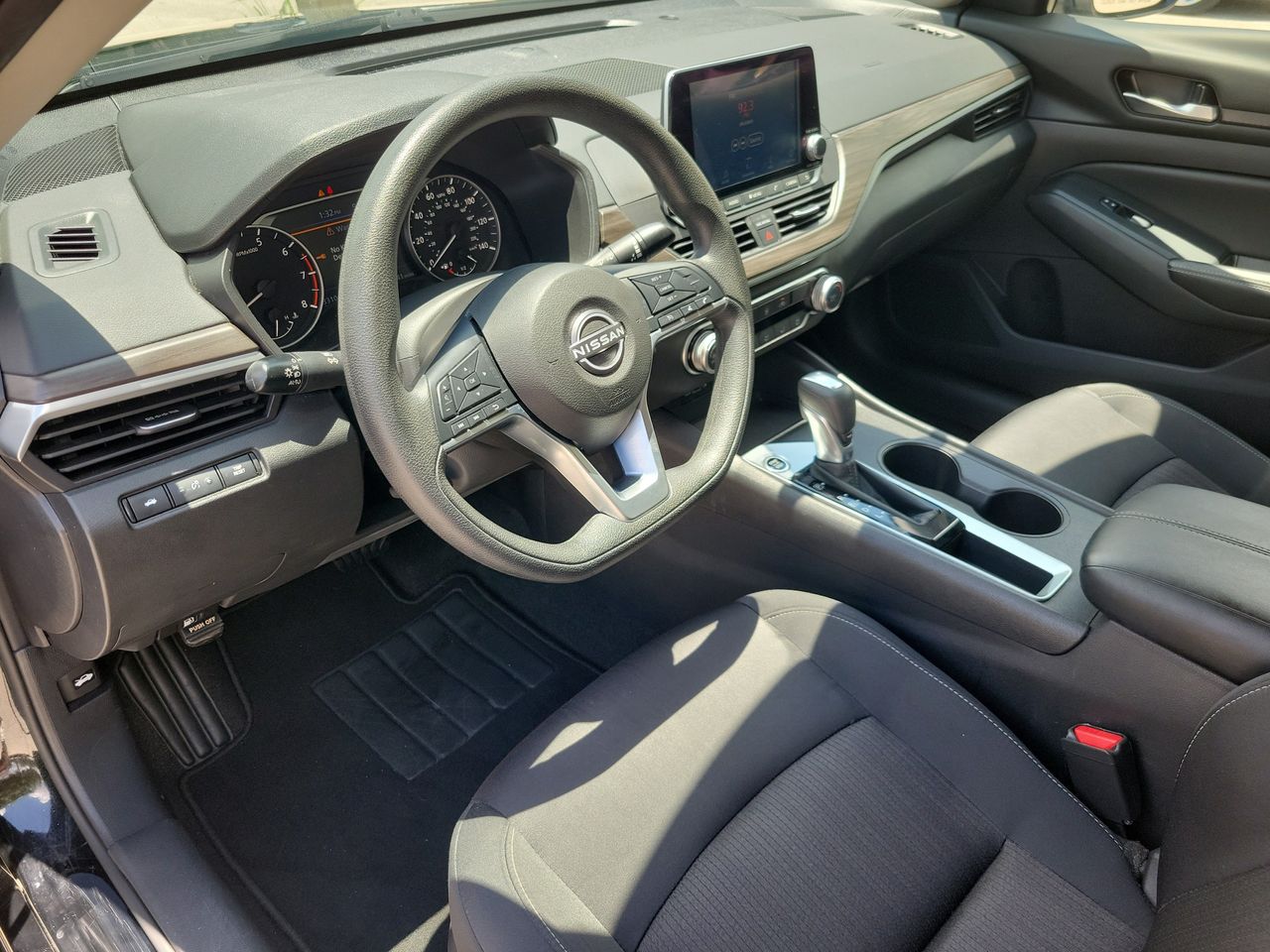 2025 Nissan Altima SV - Photo 14