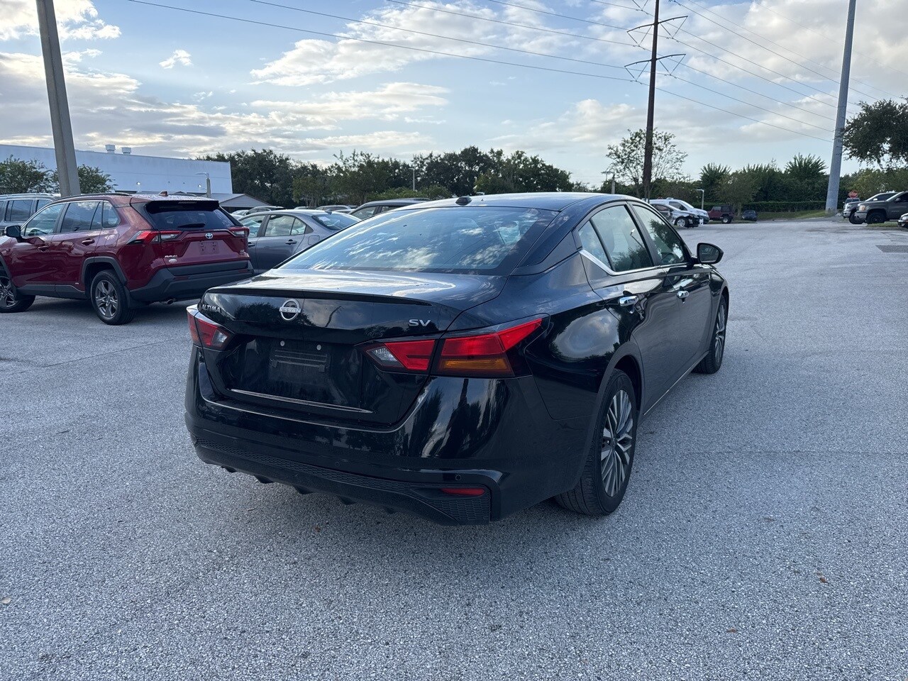 2024 Nissan Altima 2.5 SV photo 3