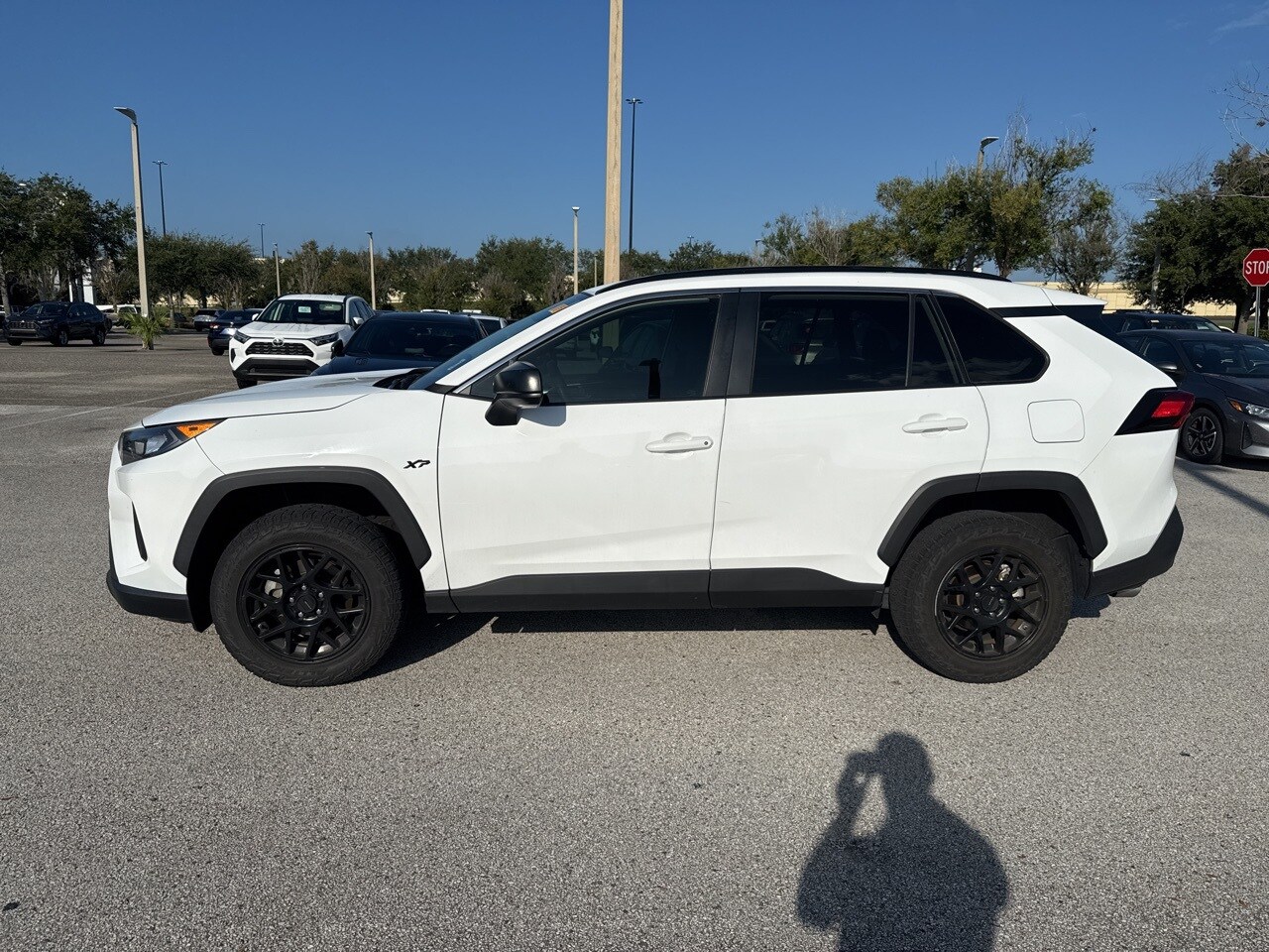 2021 Toyota RAV4 LE photo 2