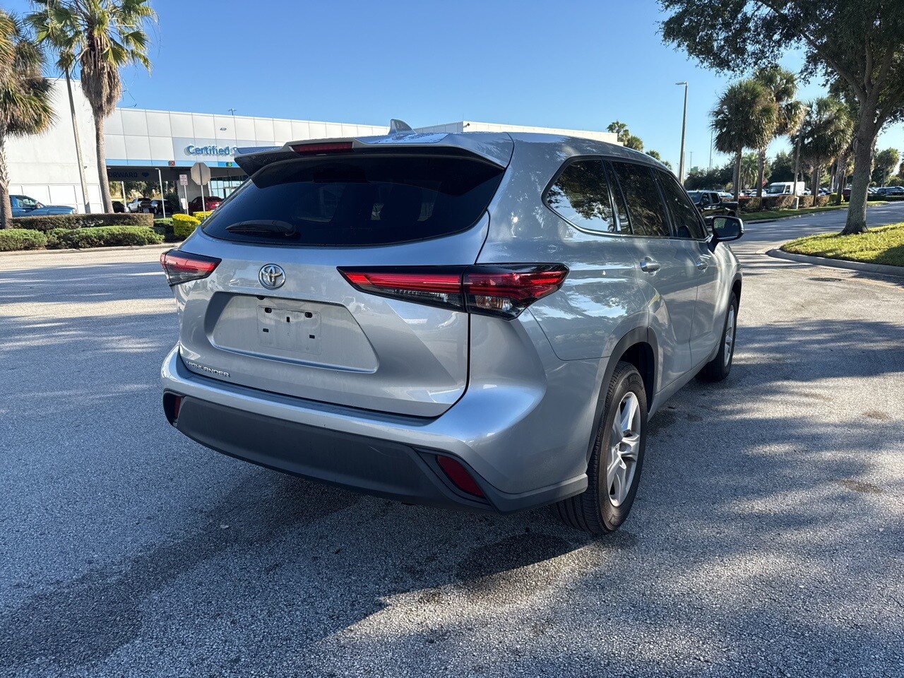 2021 Toyota Highlander L photo 3
