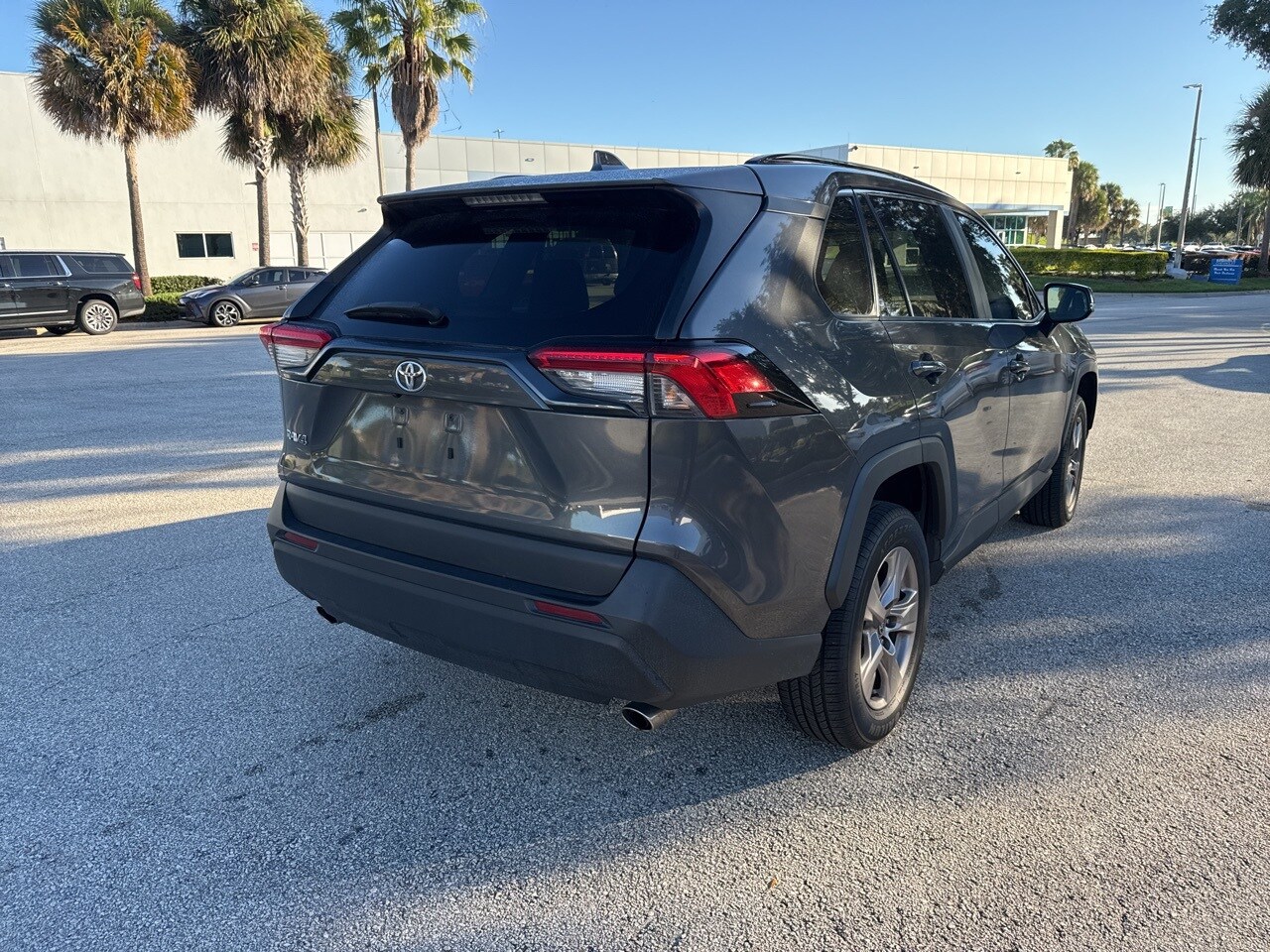 2022 Toyota RAV4 XLE photo 3