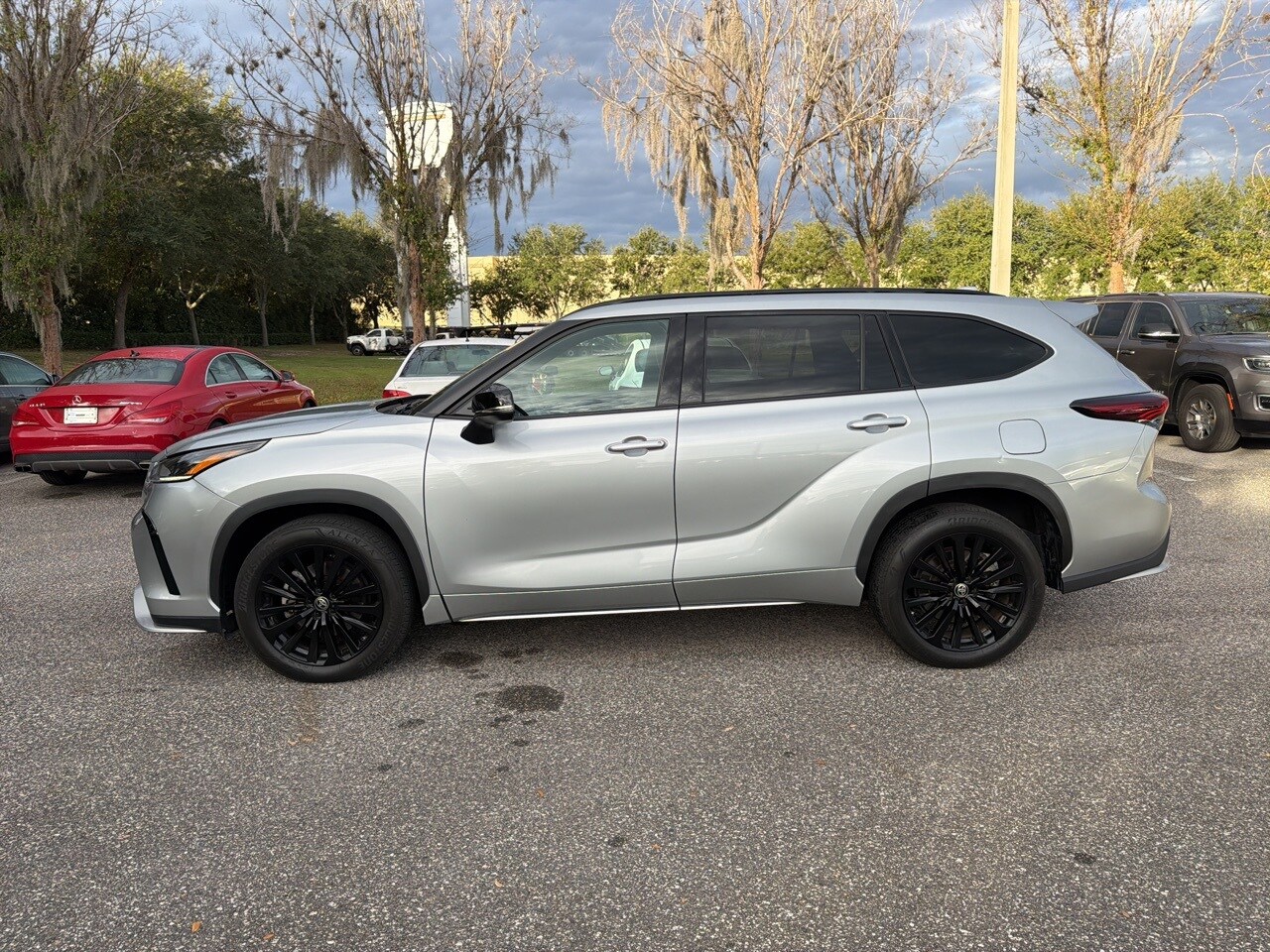 2024 Toyota Highlander XSE photo 2