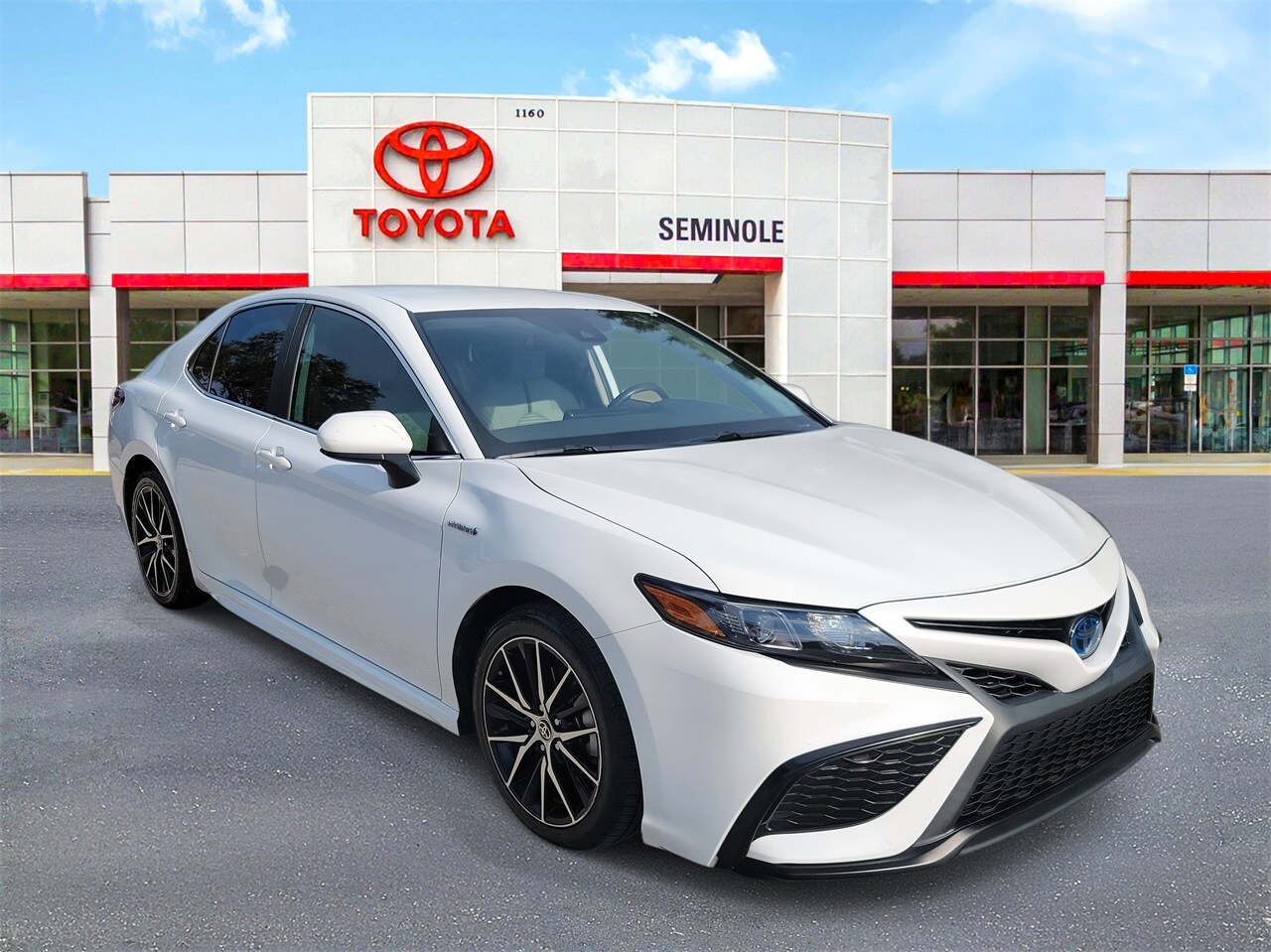 2021 Toyota Camry Hybrid SE photo 2