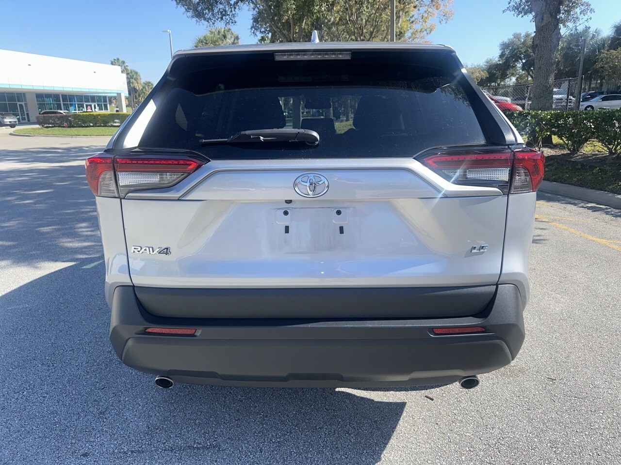 2023 Toyota RAV4 LE photo 3