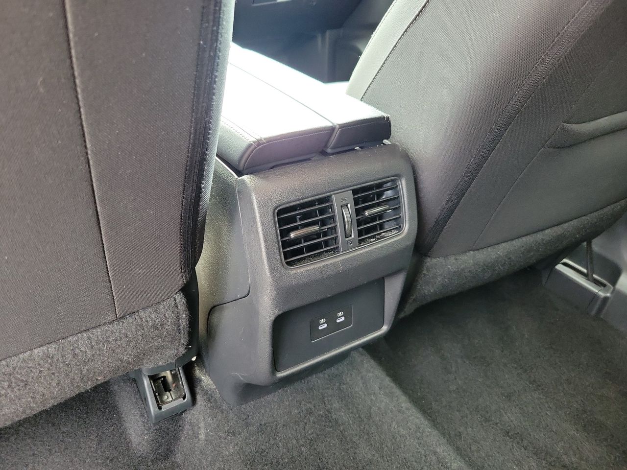 2025 Nissan Rogue SV - Photo 11