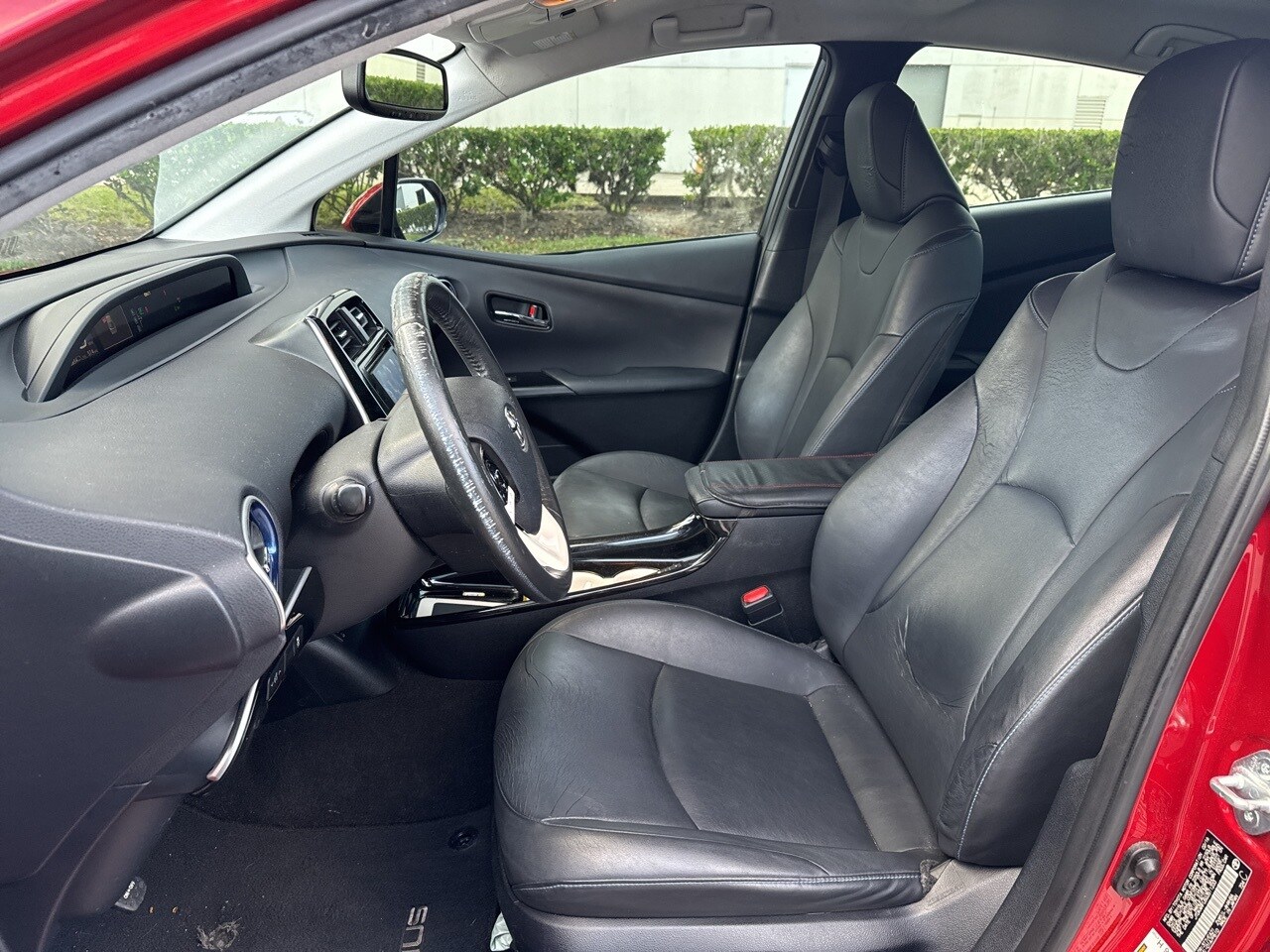 2016 Toyota Prius Four Touring photo 4