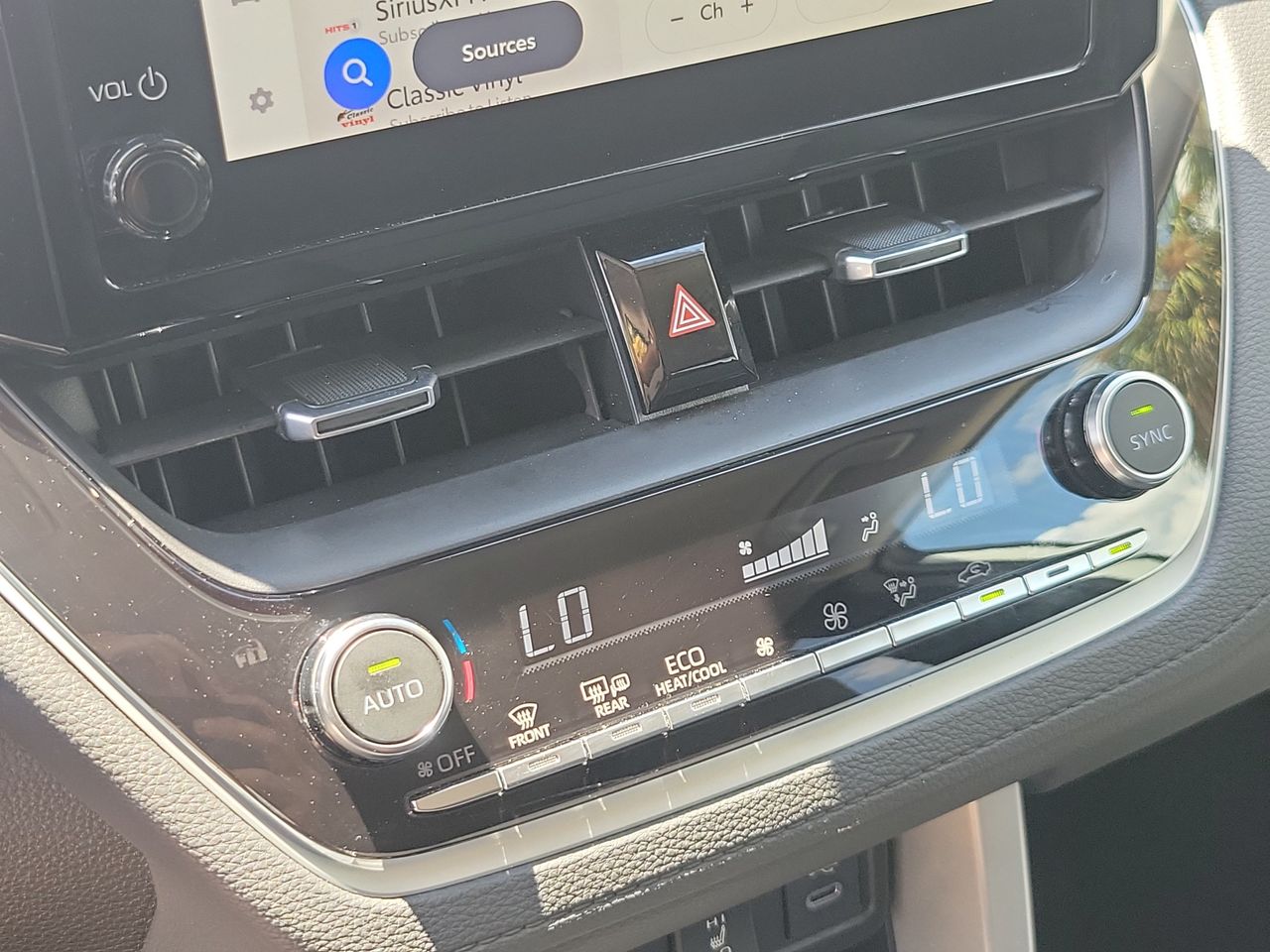 2025 Toyota Corolla Cross XLE - Photo 26