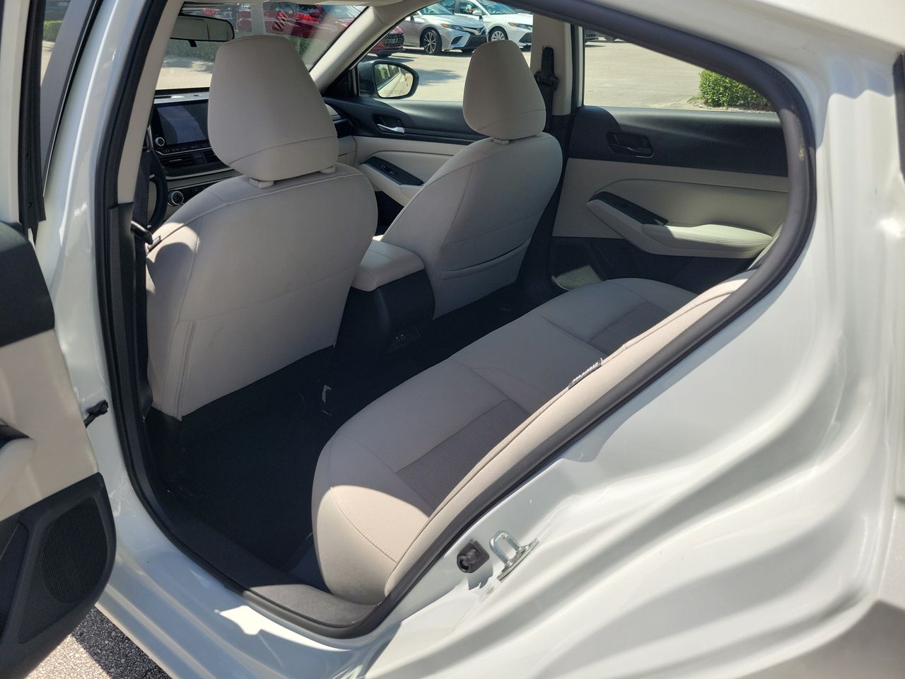 2025 Nissan Altima SV - Photo 8