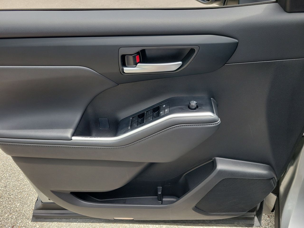 2025 Toyota Highlander XSE - Photo 14
