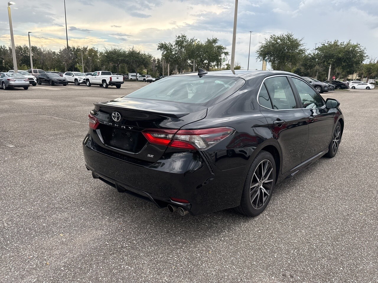 2023 Toyota Camry SE photo 3