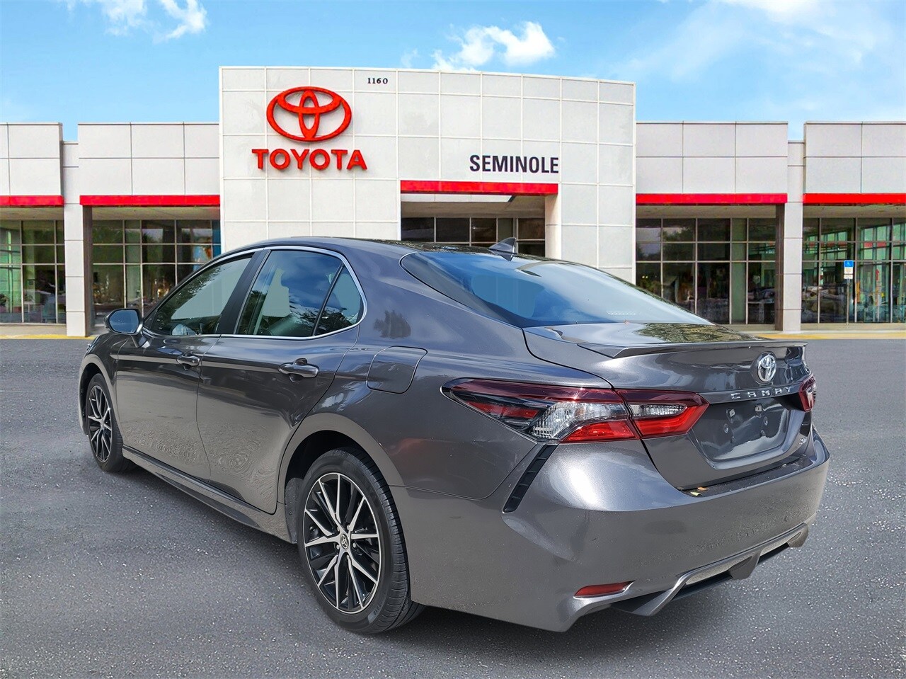 2024 Toyota Camry SE photo 4