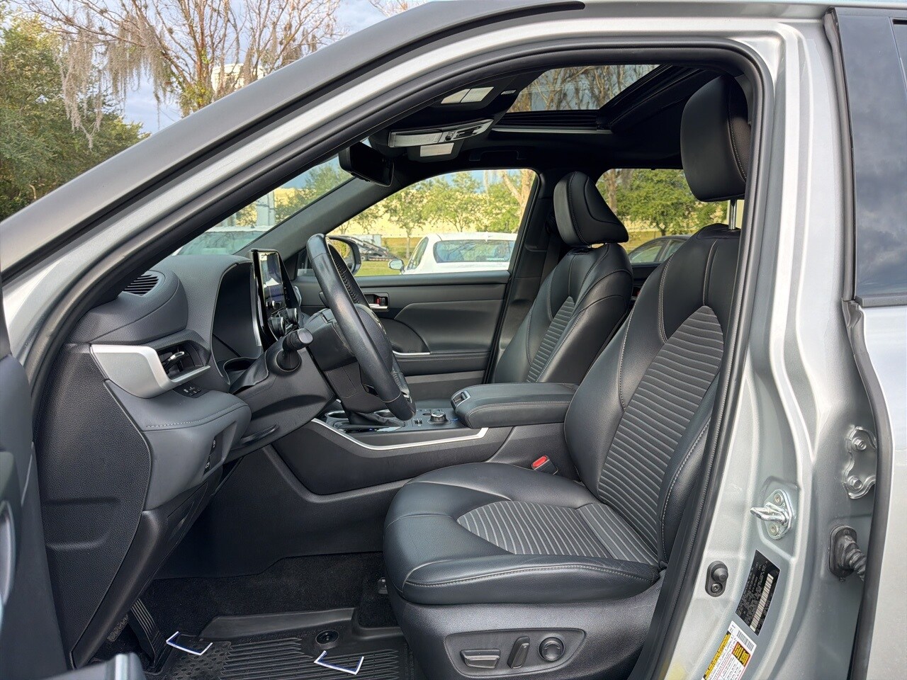 2024 Toyota Highlander XSE photo 4