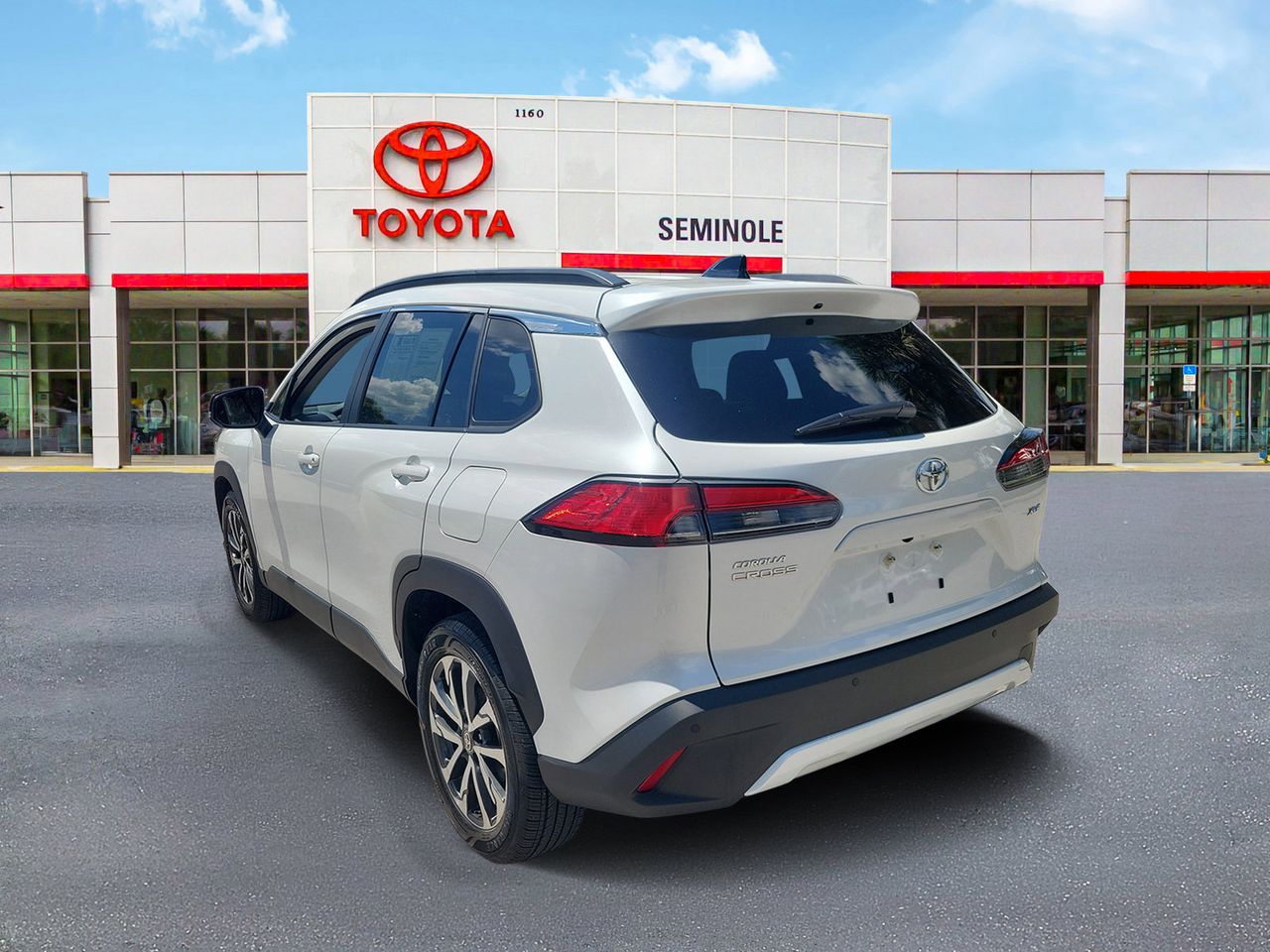 2025 Toyota Corolla Cross XLE - Photo 4