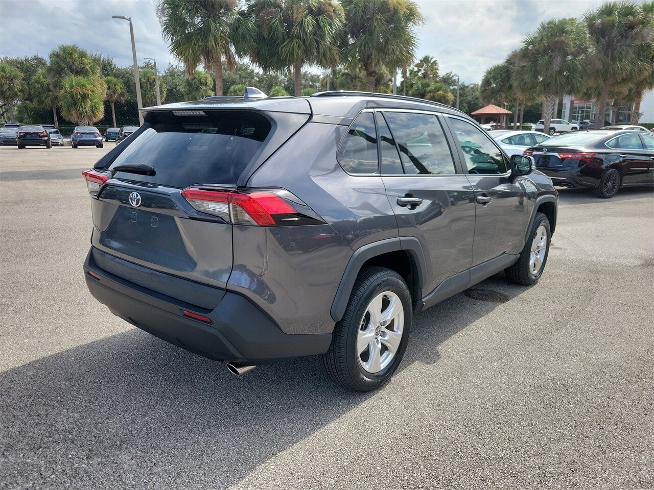 2021 Toyota RAV4 XLE photo 3