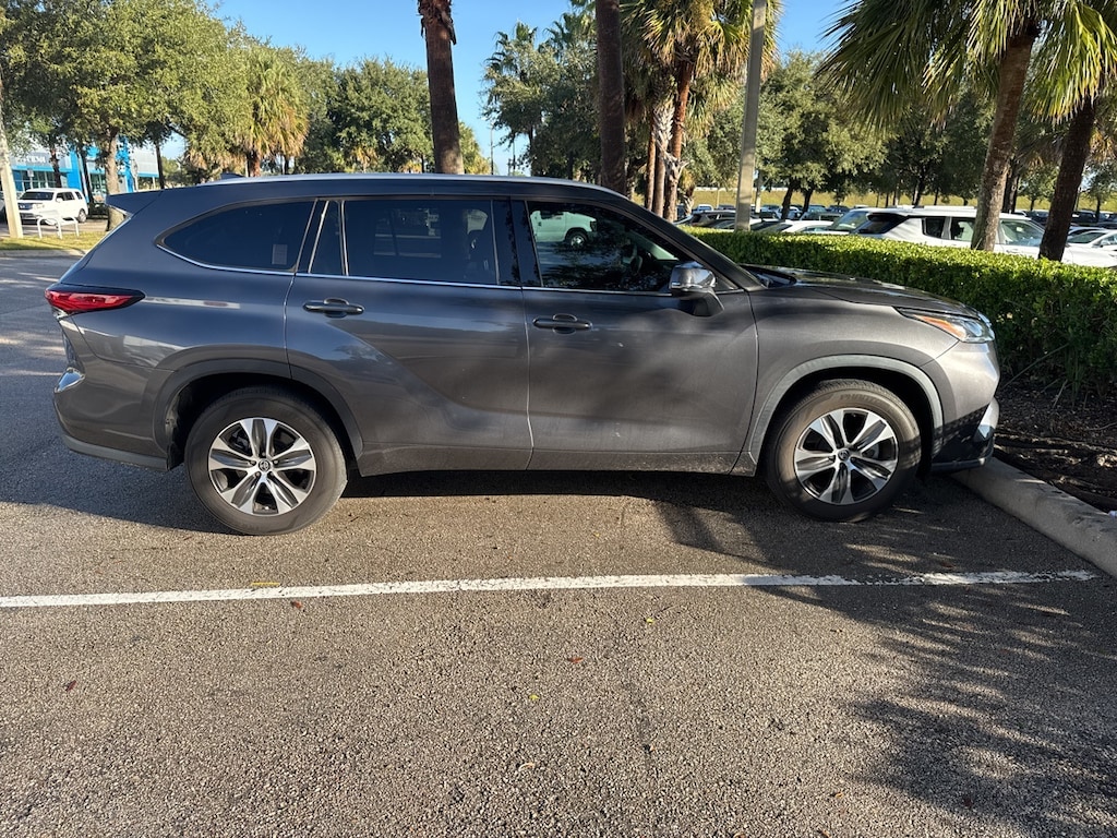 Used 2022 Toyota Highlander XLE SUV