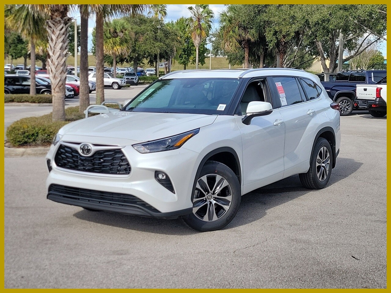 2026 Toyota Highlander XLE's photo