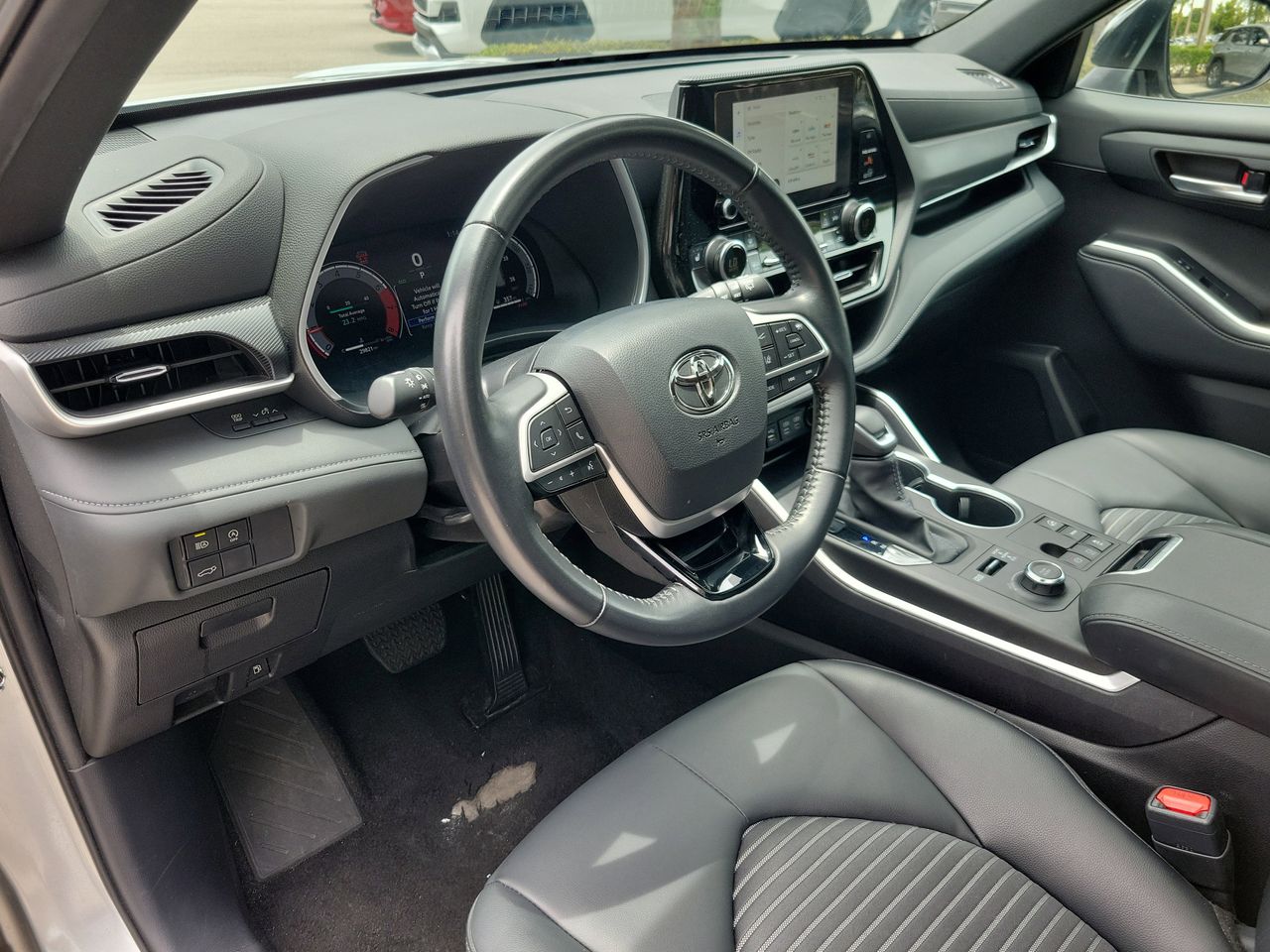 2025 Toyota Highlander XSE - Photo 16
