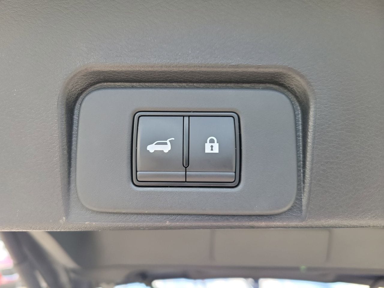 2025 Nissan Rogue SV - Photo 8