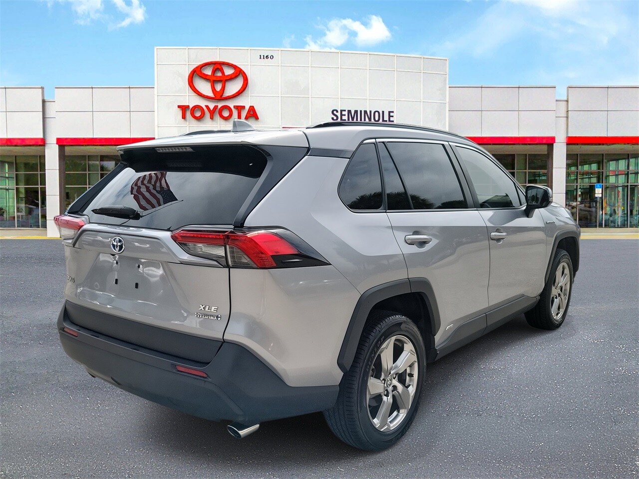 2021 Toyota RAV4 Hybrid XLE Premium photo 3