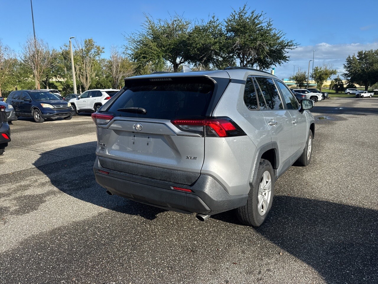 2019 Toyota RAV4 Premium XLE photo 2