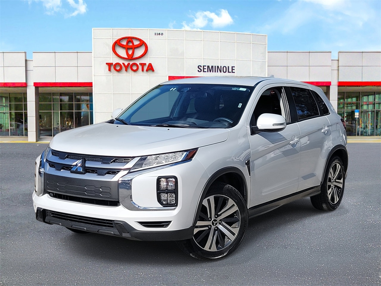 2024 Mitsubishi Outlander SE's photo