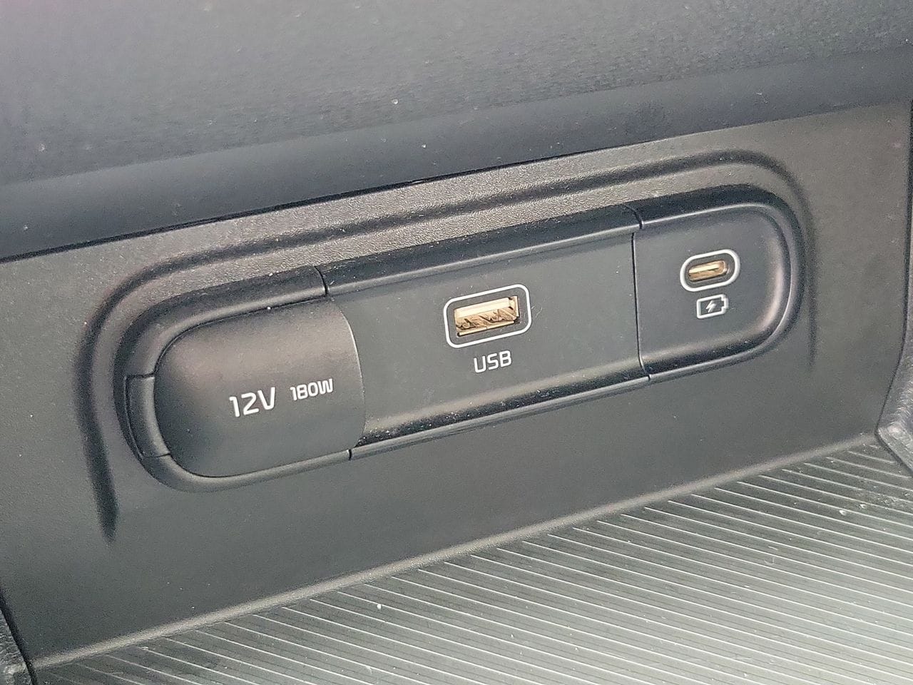 2025 Kia Sportage LX - Photo 28