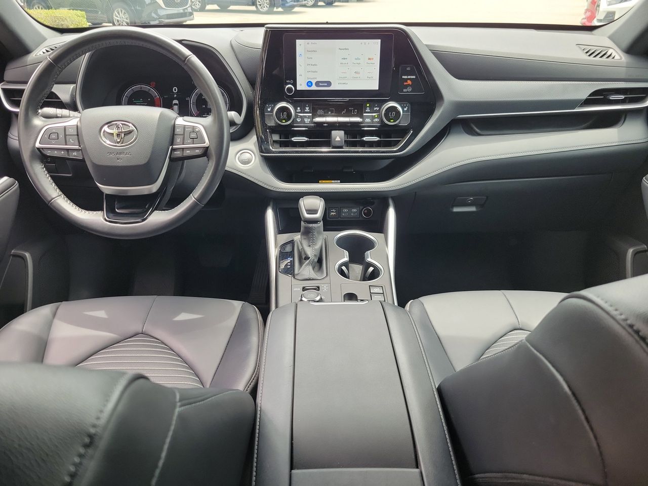 2025 Toyota Highlander XSE - Photo 13