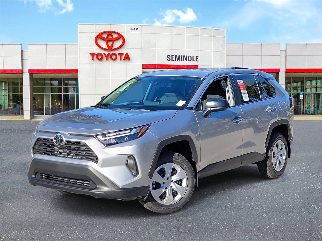 2025 Toyota RAV4 LE's photo