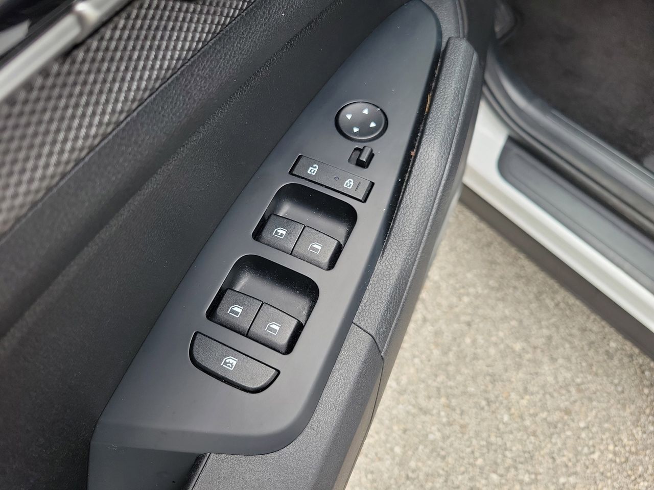 2025 Kia Sportage LX - Photo 13