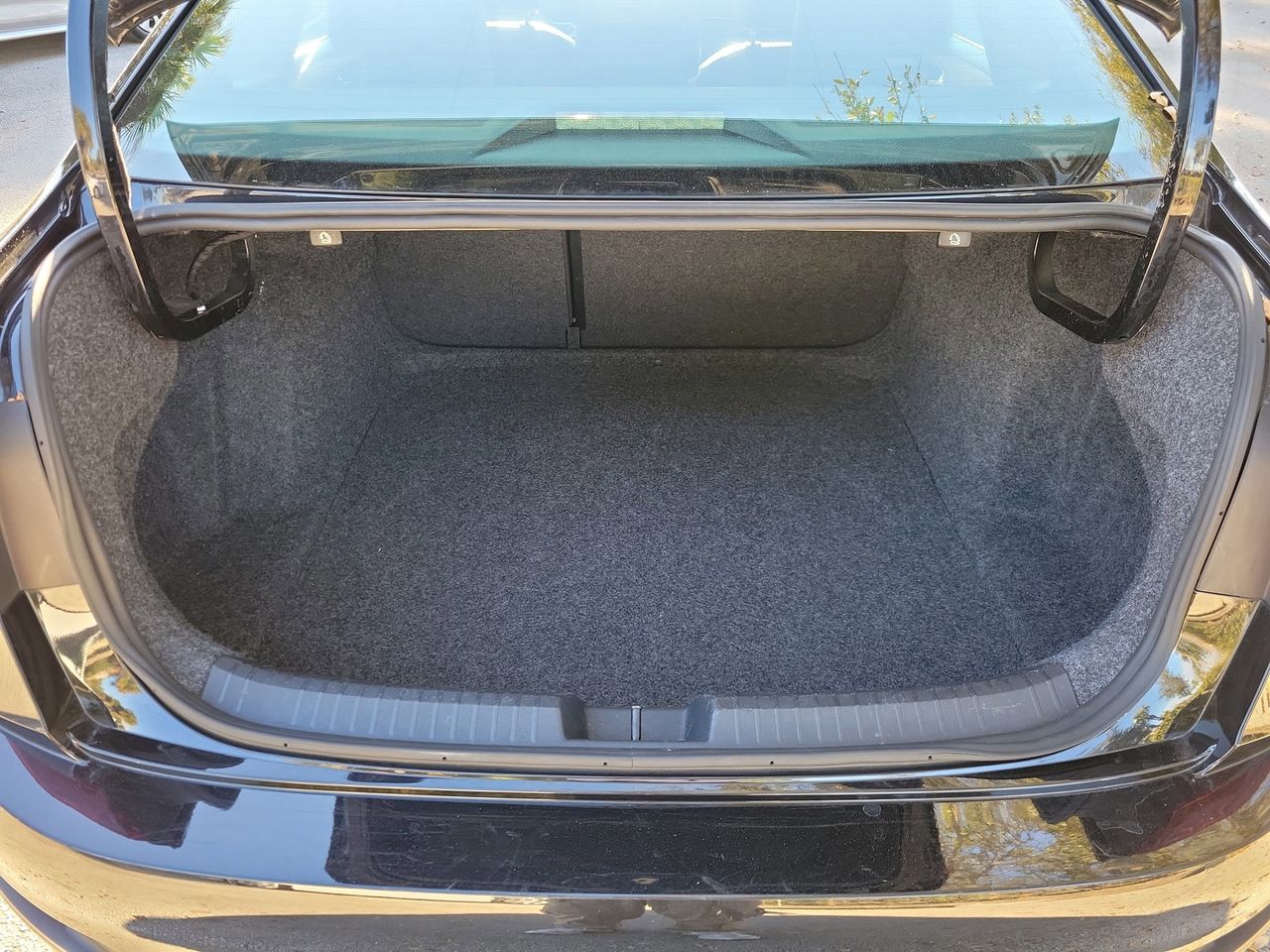 2025 Volkswagen Jetta SE - Photo 8