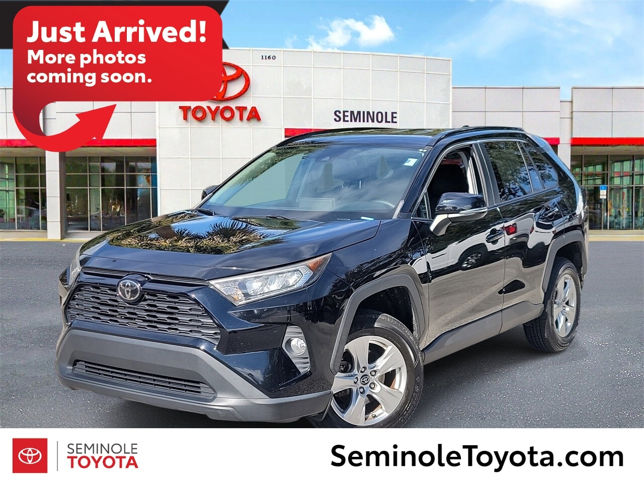 2021 Toyota RAV4 XLE's photo